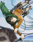 Attack on Titan PVC Statue 1/7 Levi vs Beast Titan Ver. 28 cm