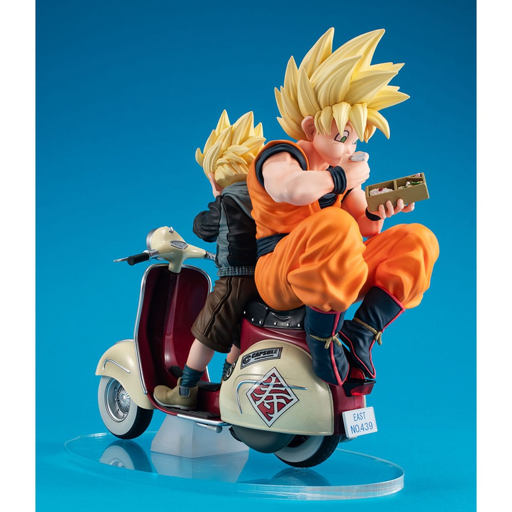 Dragonball Z 05 Desktop Real McCoy PVC Diorama Super Saiyan Son Goku &amp; Super Saiyan Son Gohan &amp; Motorbike 16 cm