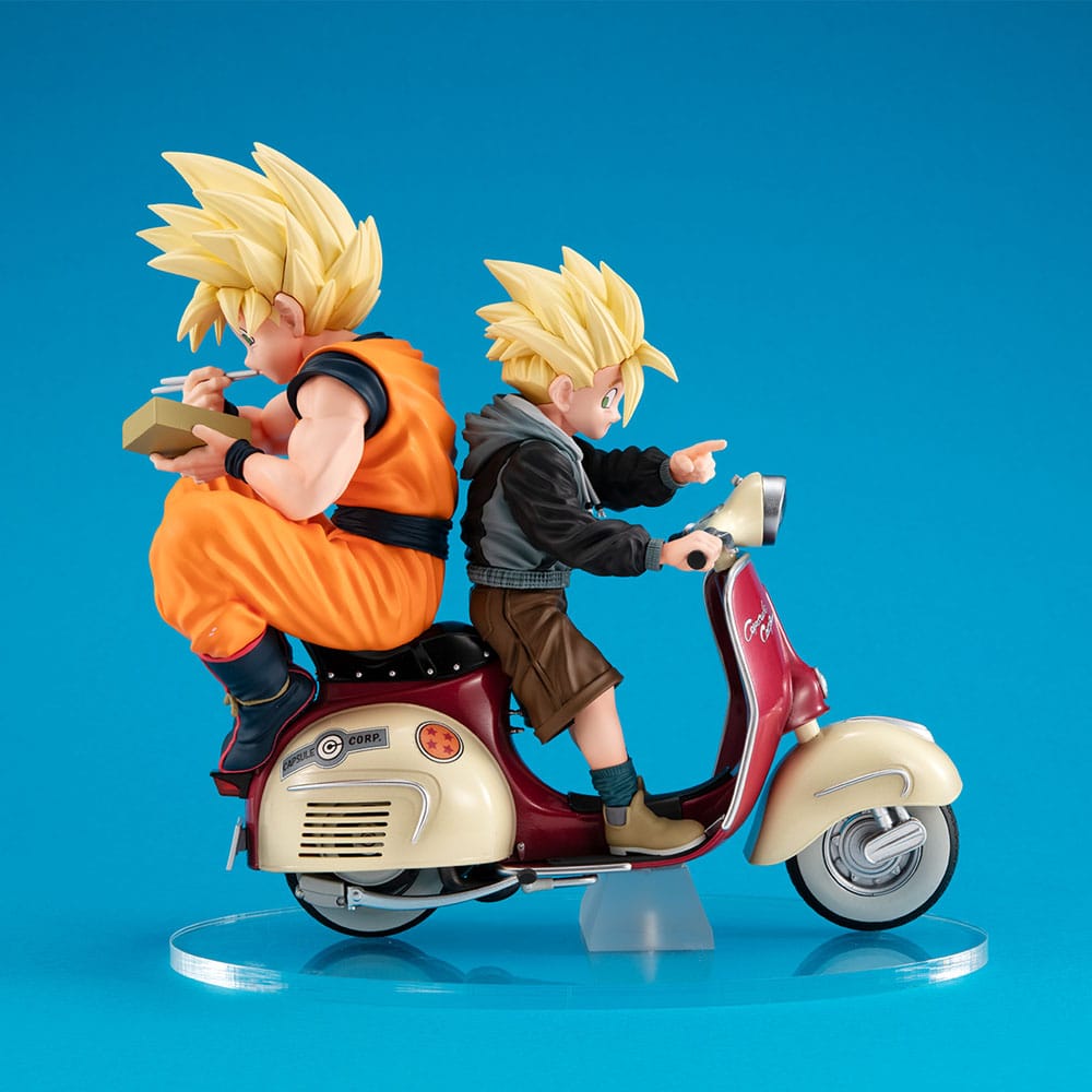 Dragonball Z 05 Desktop Real McCoy PVC Diorama Super Saiyan Son Goku &amp; Super Saiyan Son Gohan &amp; Motorbike 16 cm