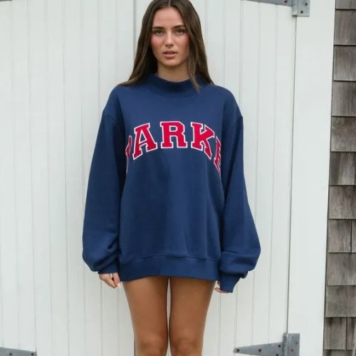 Annabelle | Damska oversize'owa bluza varsity, sweter z naszywką szenilową i okrągłym dekoltem | Rokishi | Różowy z kremowymi literami
