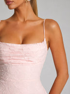 Bella | Damska sukienka maxi w kwiaty, wieczorowa sukienka o wymodelowanej sylwetce | Rokishi | Różowy