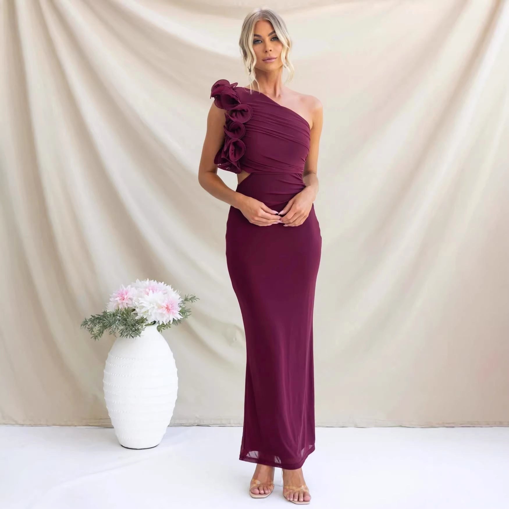 Claudine | Damska sukienka maxi na jedno ramię z detalem z falbaną, dopasowana sukienka wieczorowa | Rokishi | Czarny