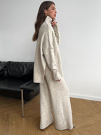 Corinne | Damski oversize'owy komplet dwuczęściowy, szeroki zestaw domowy z golfem | Rokishi | 