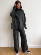 Corinne | Damski oversize'owy komplet dwuczęściowy, szeroki zestaw domowy z golfem | Rokishi | Brązowy