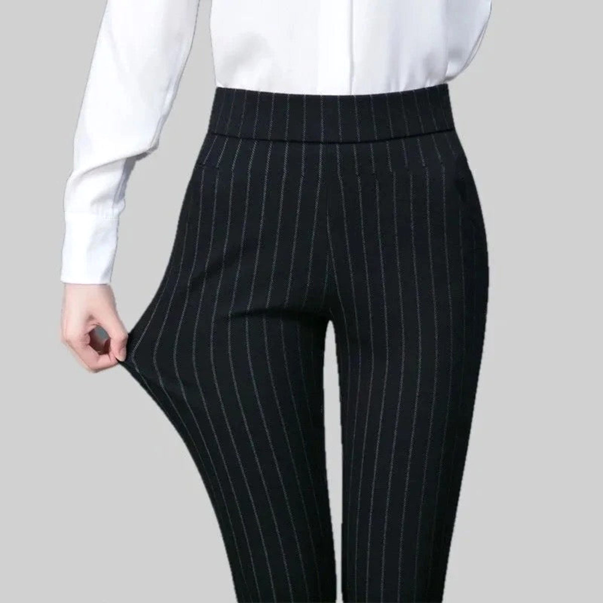 Evelyn | Damskie spodnie stretch o nowoczesnym kroju, wygodne spodnie codzienne | Rokishi | Czarny w paski