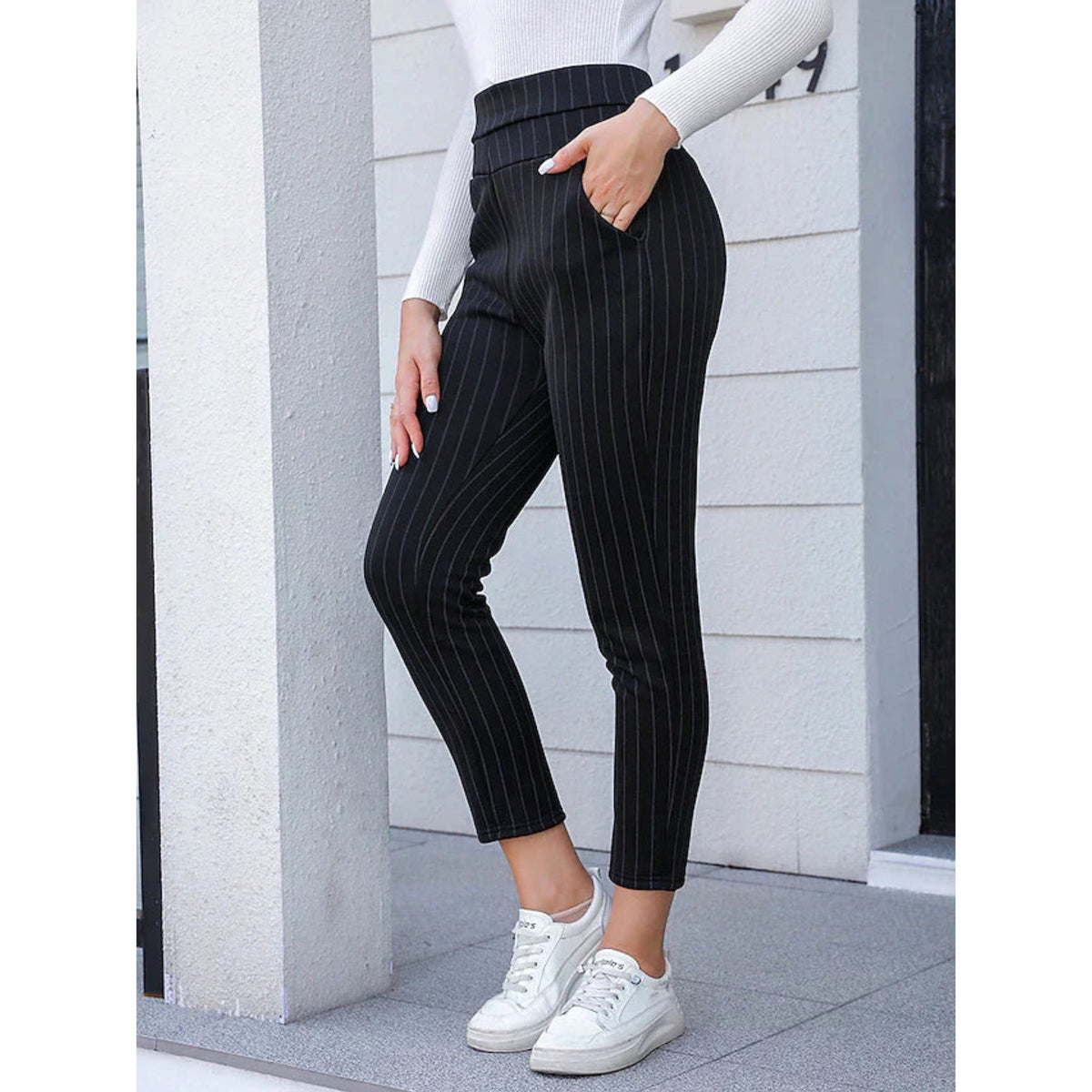 Evelyn | Damskie spodnie stretch o nowoczesnym kroju, wygodne spodnie codzienne | Rokishi | Czarny w paski