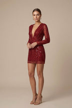 Alicja | Damska sukienka mini z cekinami i dekoltem w serek (sukienka wieczorowa) | Rokishi