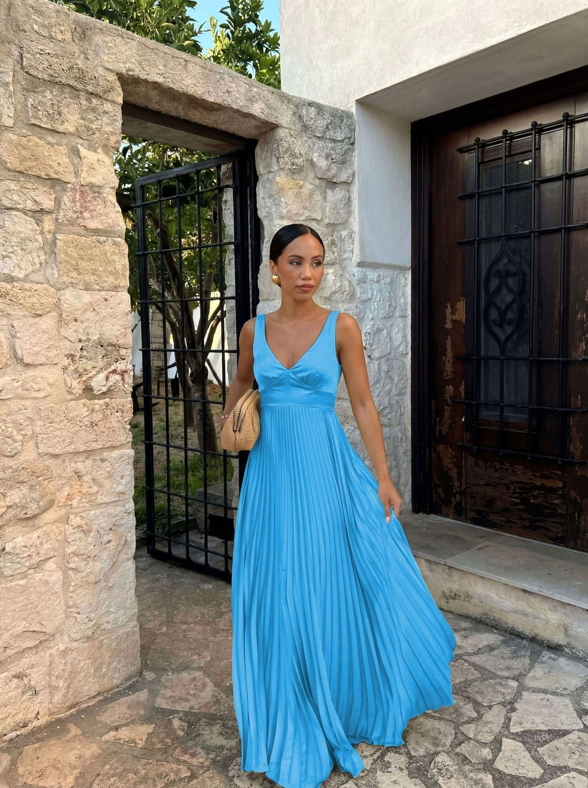 Monique | Damska plisowana sukienka maxi z dekoltem w kształcie litery V, formalna sukienka dla gości weselnych | Rokishi | Magenta
