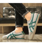 Sebastian | Męskie sneakersy w stylu retro z kontrastowymi paskami i akcentami z zamszu, sneakersy vintage | Rokishi | Pomarańczowy