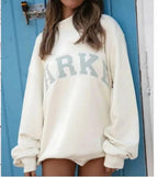 Thea | Damska dzianinowa bluza ze stójką, sweter z napisem w stylu varsity | Rokishi | Różowy