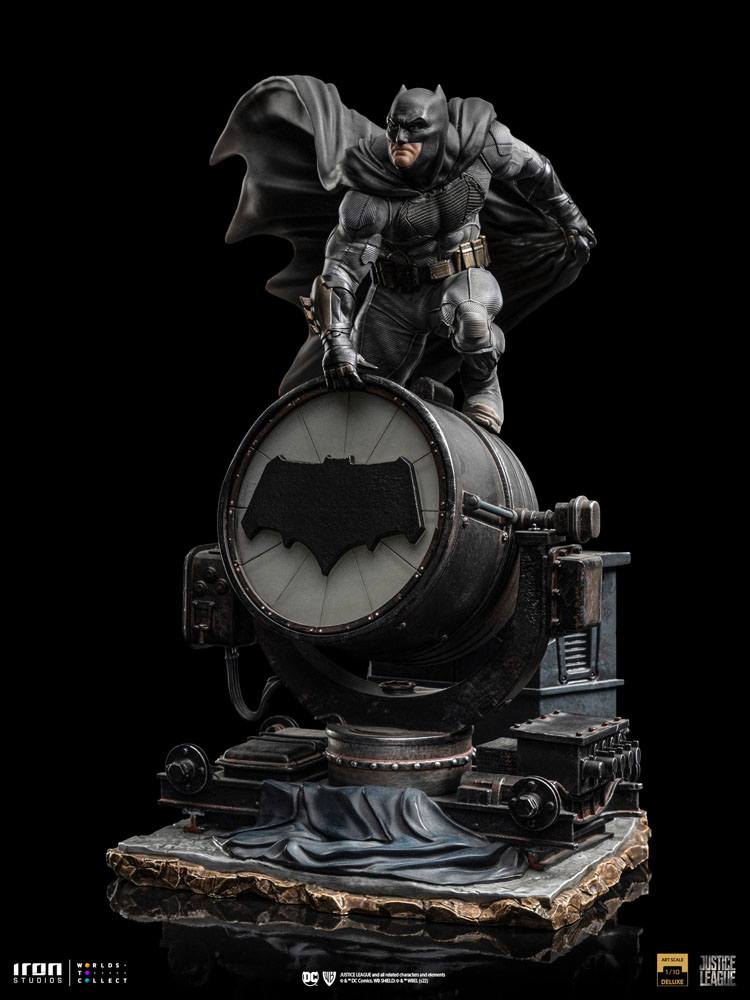 Zack Snyder&#39;s Justice League Deluxe Art Scale Statue 1/10 Batman on Batsignal 28 cm