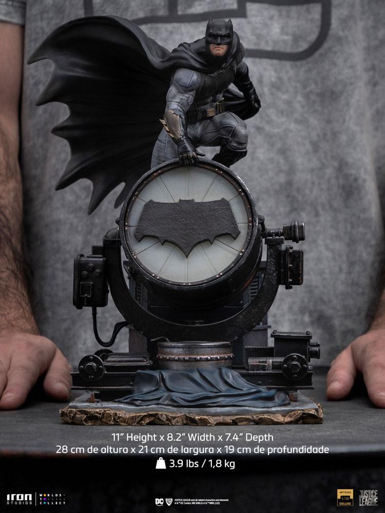 Zack Snyder&#39;s Justice League Deluxe Art Scale Statue 1/10 Batman on Batsignal 28 cm