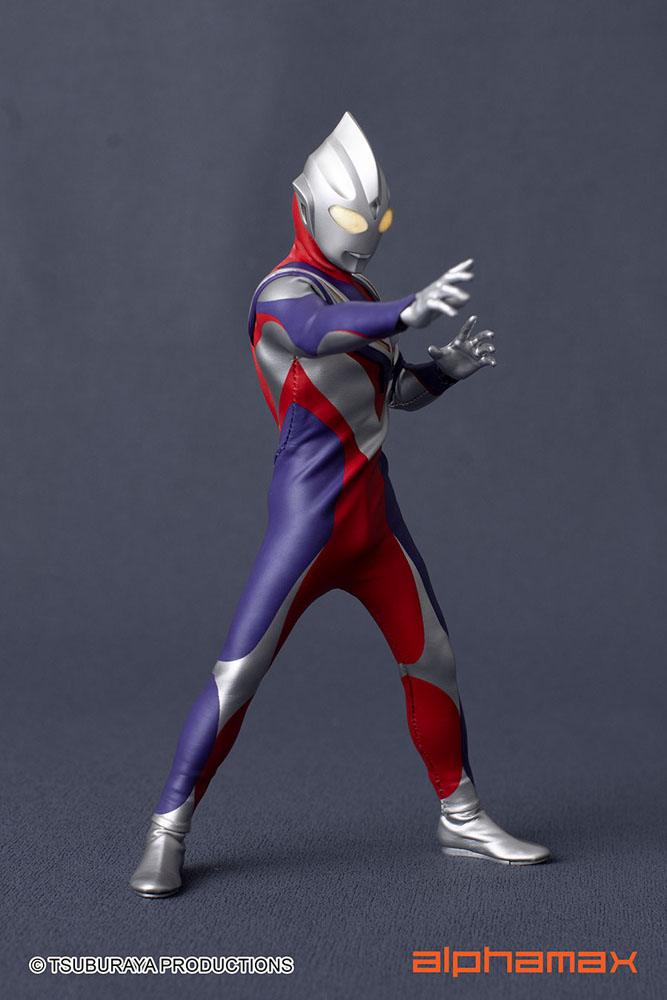 Ultraman Tiga Light-Up Action Figure Tiga 16 cm