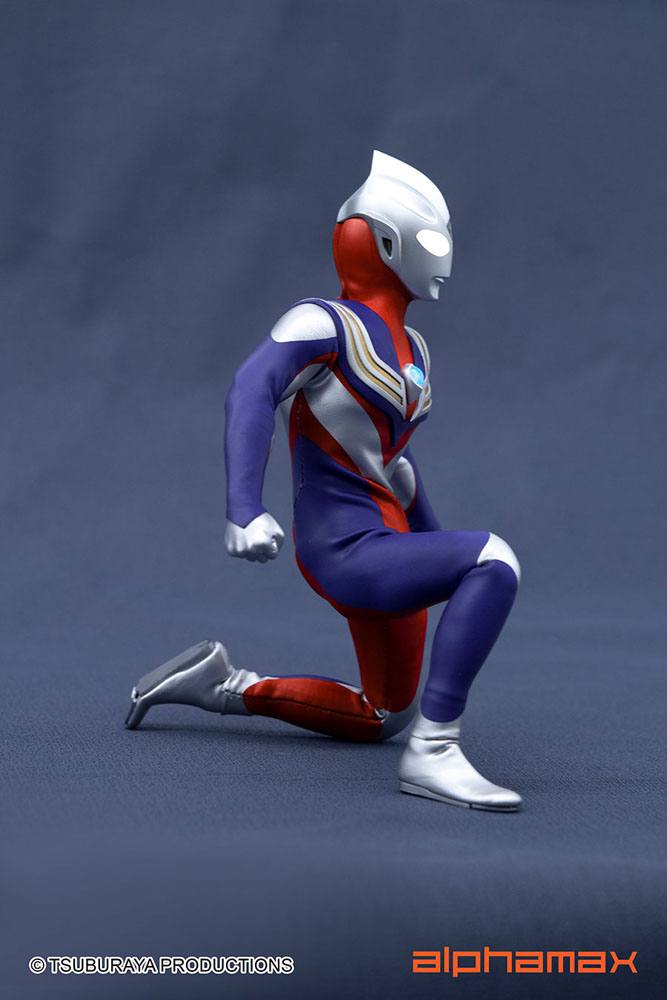 Ultraman Tiga Light-Up Action Figure Tiga 16 cm