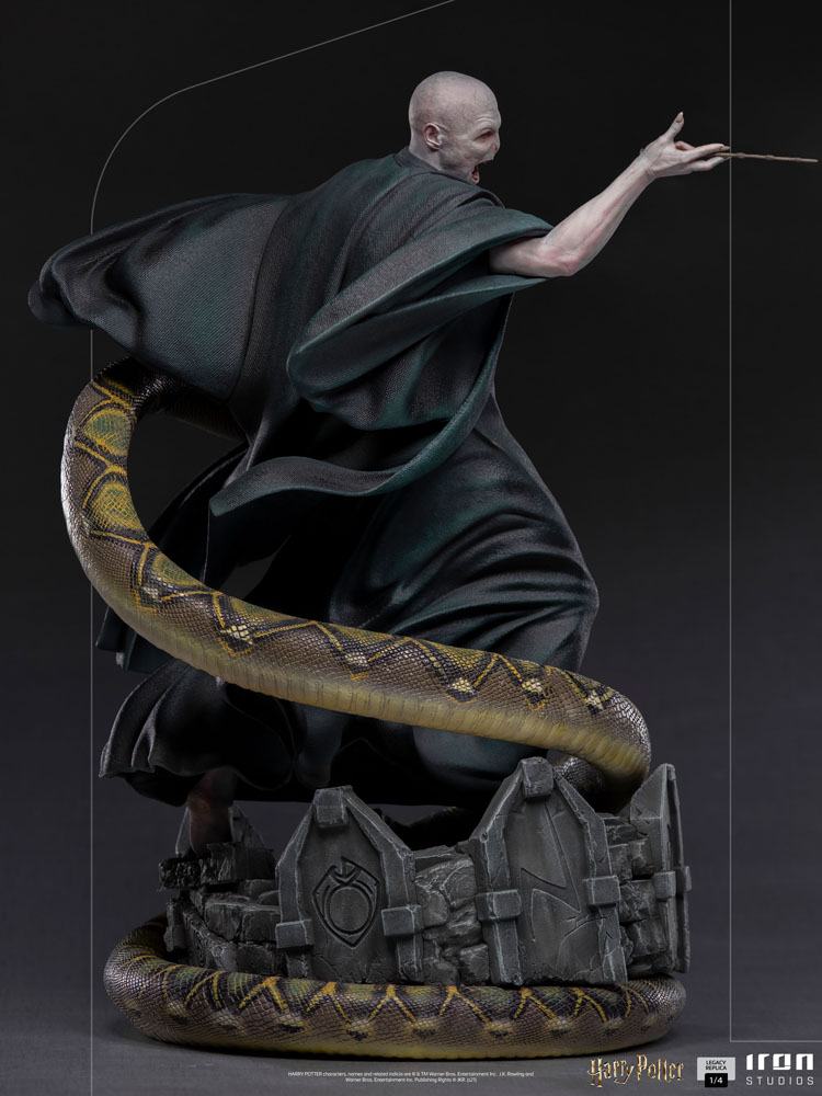 Harry Potter Legacy Replica Statue 1/4 Voldemort &amp; Nagini 58 cm