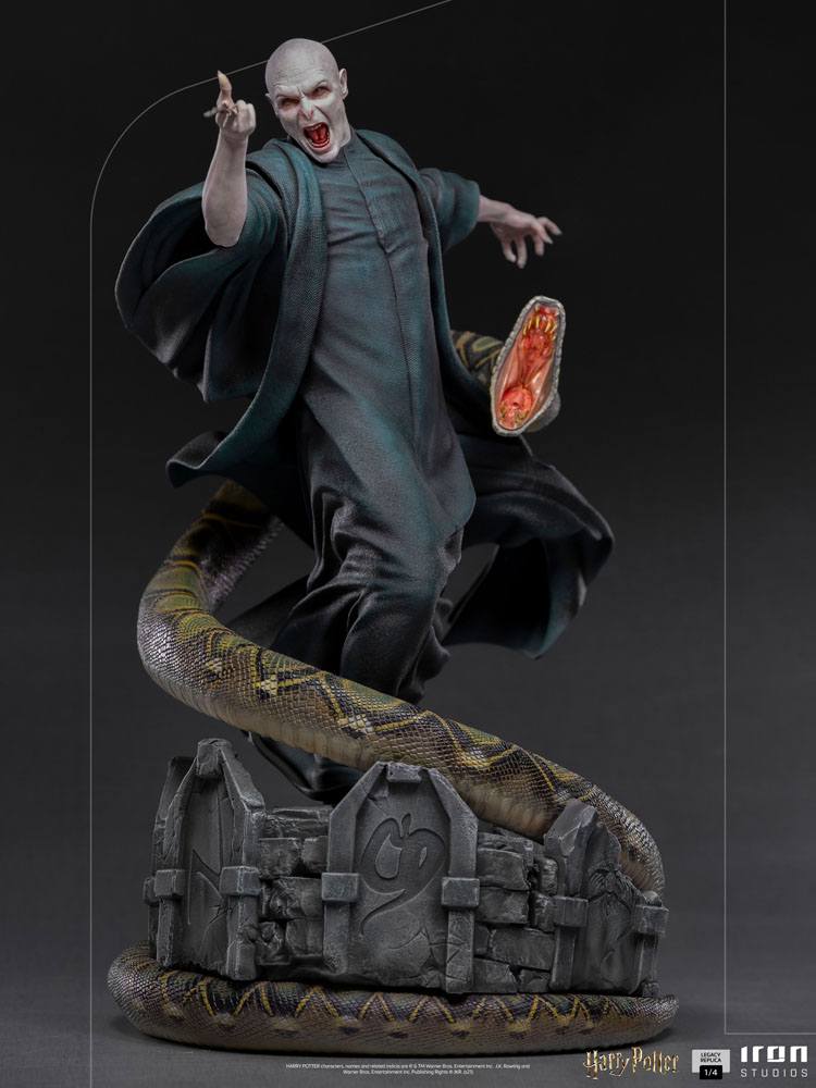 Harry Potter Legacy Replica Statue 1/4 Voldemort &amp; Nagini 58 cm