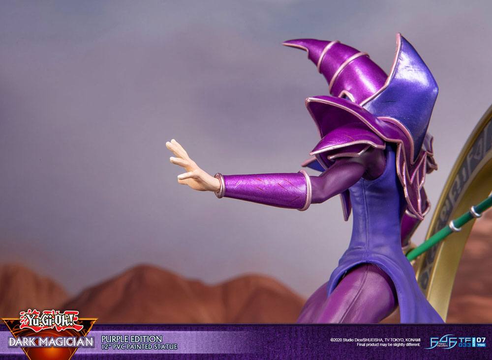 Yu-Gi-Oh! - Dark Magician Purple Version 29 cm